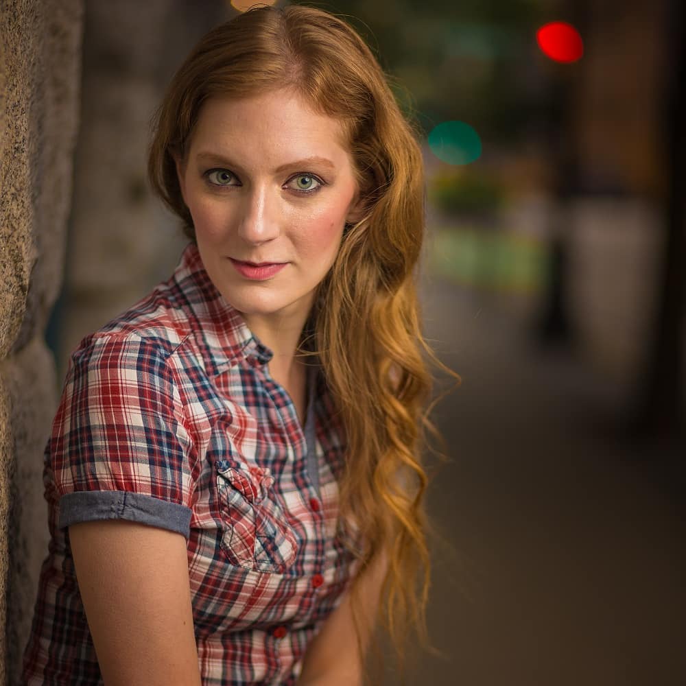 On-location headshot with soft smoky eyes, warm blush and a natural pink lip