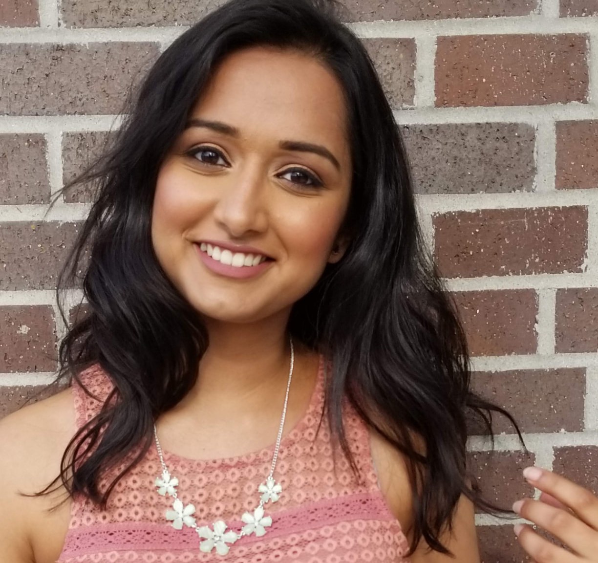 Natural glam makeup with soft bronze shadow, defined brows and a rosy nude lip