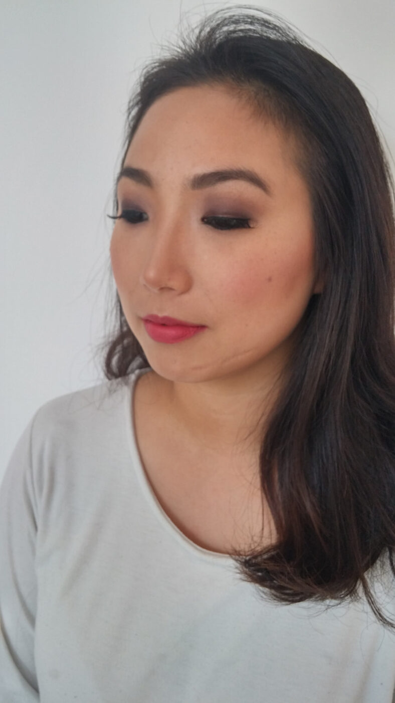 Soft glam beauty look with blended shadow, sculpted cheeks and a berry lip